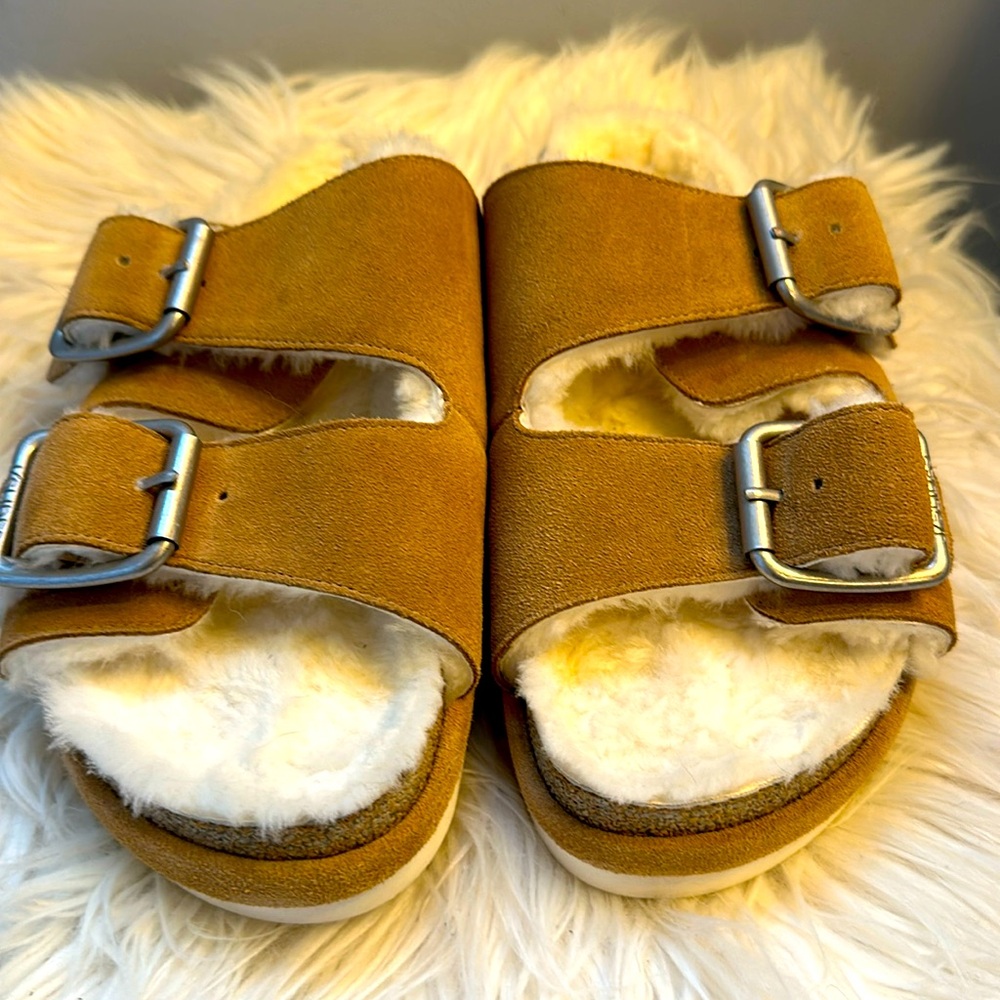 J/slide size 9 furry sandals
